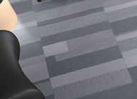 Losowe wzornictwo Ciemnoszare płytki dywanowe Tekstura Odporna na zarysowania na ścianę w salonie