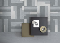 Losowe wzornictwo Ciemnoszare płytki dywanowe Tekstura Odporna na zarysowania na ścianę w salonie