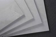 Biały kolor Antypoślizgowa nowoczesna płytka porcelanowa Home Decor Wysoka izolacja cieplna Wewnętrzne płytki porcelanowe