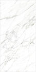 Podłoga całego ciała Białe marmurowe płytki Włoski wygląd marmuru Carrara Striation Wykończenie porcelanowe płytki 1600 * 3200 mm