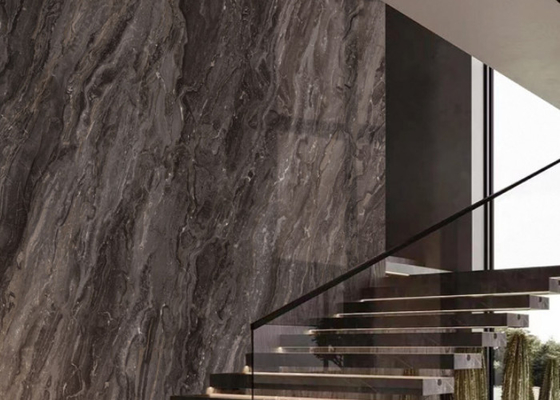 Wypolerowane białe płytki porcelanowe w pomieszczeniach idealne rozwiązanie dla podłogi
