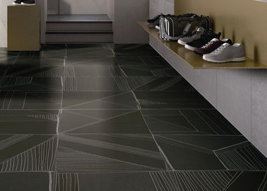 Super czarny kolor Dekoracyjne płytki ścienne Sypialnia Proste nowoczesne płytki dywanowe Rozmiar 600x600mm