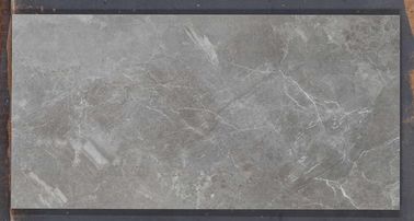 Super błyszczące polerowane płytki porcelanowe Szary kolor 600 * 1200 Mm Rozmiar / marmurowa płytka podłogowa