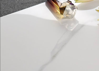 Ceramiczne płytki podłogowe z pełnym przeszklonym efektem marmuru Dostosowane / Kolor / Rozmiar / Logo Nowoczesna płytka porcelanowa