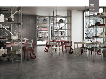 Nowy styl 600 * 600 Mordern Porcelain Anti-Slip Black Color Cienka płytka podłogowa do baru i jadalni