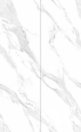 Nowoczesna płytka porcelanowa Duży rozmiar 800 * 2600 mm Najnowszy projekt Wysokiej jakości białe marmurowe płyty porcelanowe Carrarra Płytki podłogowe