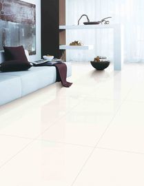 Wielkoformatowa porcelanowa cienka płytka ścienna Prostokątny biały salon Smukłe ceramiczne płytki podłogowe w dobrej cenie