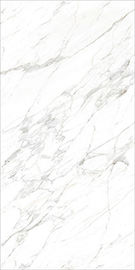 Podłoga całego ciała Białe marmurowe płytki Włoski wygląd marmuru Carrara Striation Wykończenie porcelanowe płytki 1600 * 3200 mm