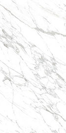 Nowoczesna płytka porcelanowa Duży rozmiar płytki Wielkoformatowa biała płytka ścienna Carrara W pełni polerowana szkliwiona porcelanowa płytka szkliwiona